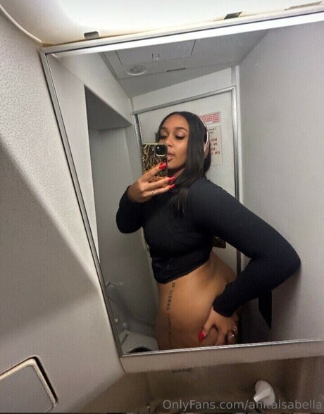 Naakte gelekte OnlyFans-foto van Anita Isabella