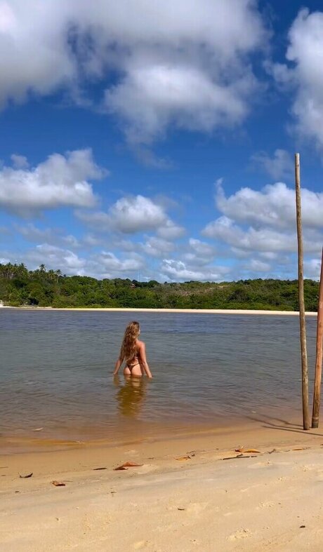 Camila Mayrink