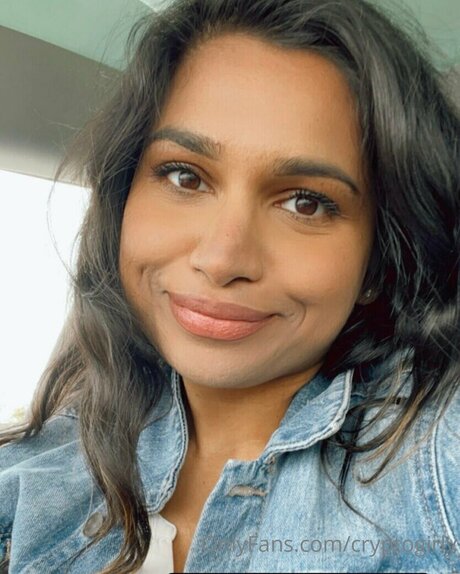 Naakte gelekte OnlyFans-foto van Miss Patel