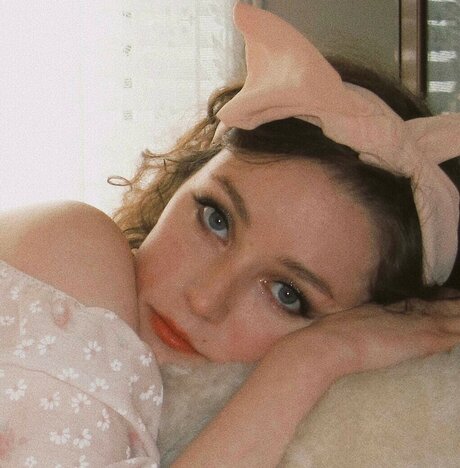 Naakte gelekte OnlyFans-foto van Nicole Dollanganger