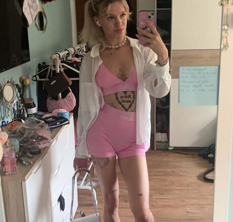 Naakte gelekte OnlyFans-foto van Kennt