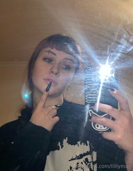 Naakte gelekte OnlyFans-foto van Ravegirll