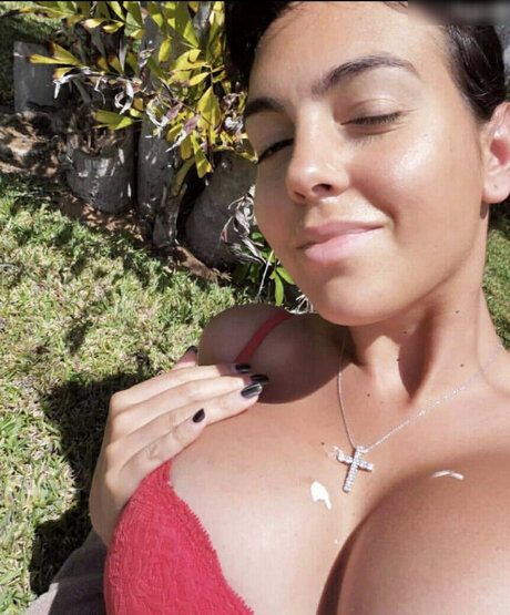 Naakte gelekte OnlyFans-foto van Georgina Rodriguez Hernndez