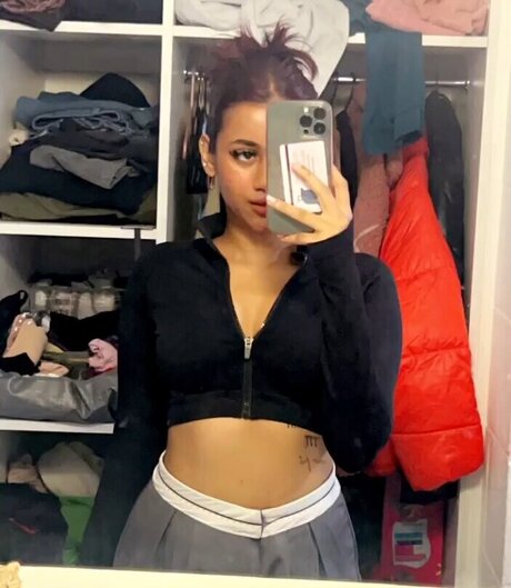 Naakte gelekte OnlyFans-foto van Senoritasara