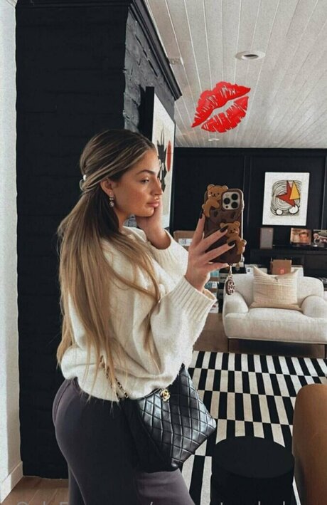 Naakte gelekte OnlyFans-foto van Carrington Durham