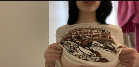 Naakte gelekte OnlyFans-foto van Cynniiexo