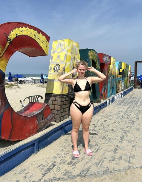 Naakte gelekte OnlyFans-foto van Melanie El Baghdadi