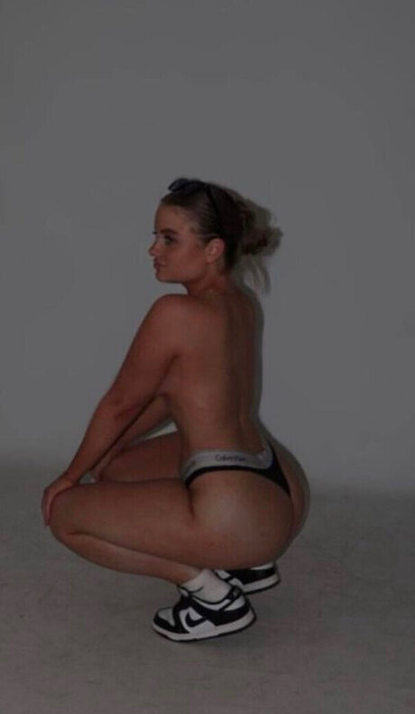 Naakte gelekte OnlyFans-foto van Milena Sing