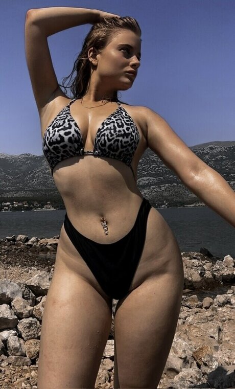 Naakte gelekte OnlyFans-foto van Milena Sing