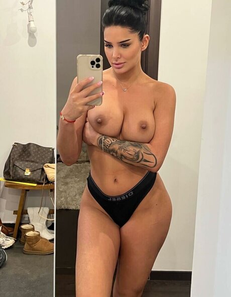 Naakte gelekte OnlyFans-foto van Lillyshka Berger
