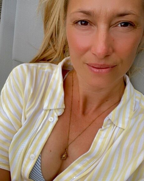 Naakte gelekte OnlyFans-foto van Angela Fingererben