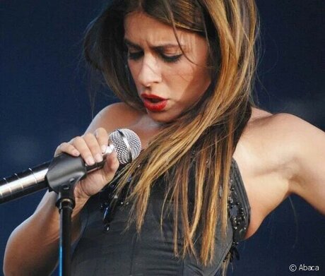Naakte gelekte OnlyFans-foto van Julie Zenatti