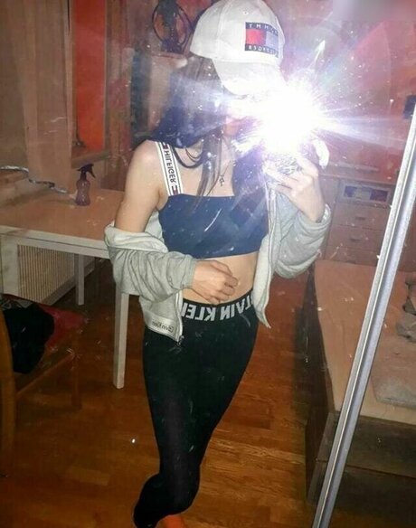 Naakte gelekte OnlyFans-foto van Bluemogli