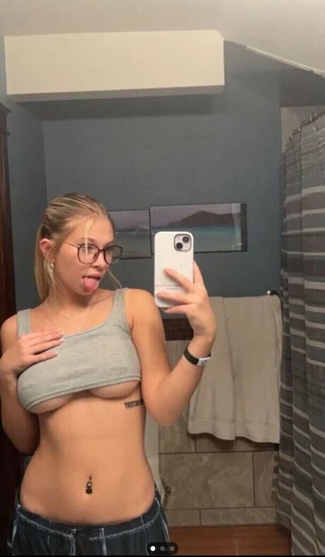 Naakte gelekte OnlyFans-foto van Sydneyking