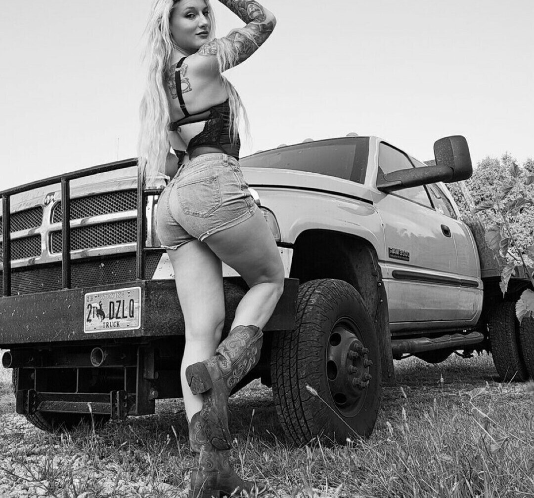 Naakte gelekte OnlyFans-foto van Thedieselqueen #23 Naakte gelekte OnlyFans-foto van Thedieselqueen #23