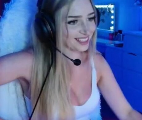 Naakte gelekte OnlyFans-foto van Nadjana