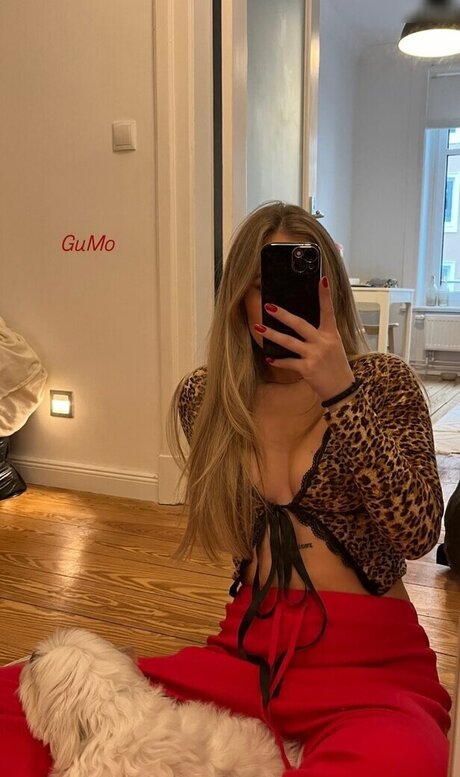 Naakte gelekte OnlyFans-foto van Jasmin Eller