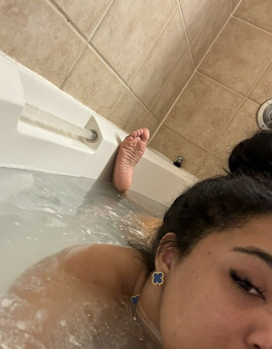 Naakte gelekte OnlyFans-foto van Goddessdiorx2 #26 Naakte gelekte OnlyFans-foto van Goddessdiorx2 #26