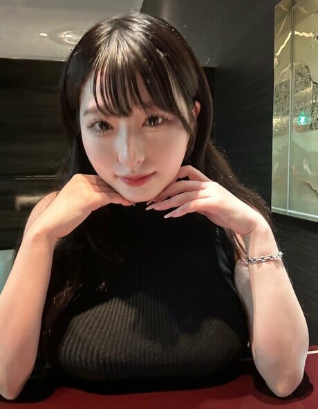 Naakte gelekte OnlyFans-foto van Momoka Akari