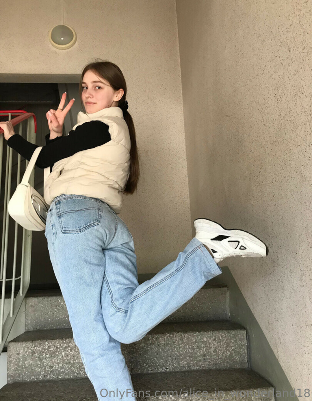 Naakte gelekte OnlyFans-foto van Aliceinwonderland18 #2 Naakte gelekte OnlyFans-foto van Aliceinwonderland18 #2