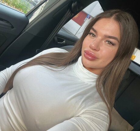 Naakte gelekte OnlyFans-foto van Sarah Slavotinek