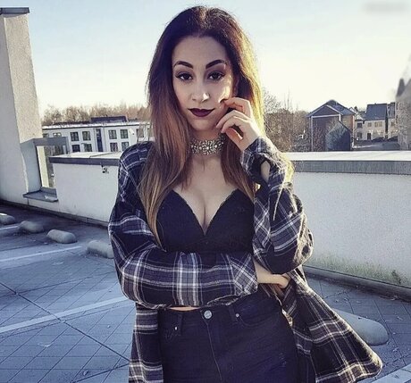 Naakte gelekte OnlyFans-foto van Amira Wirth