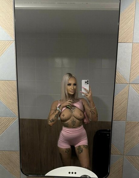 Naakte gelekte OnlyFans-foto van Georgi G