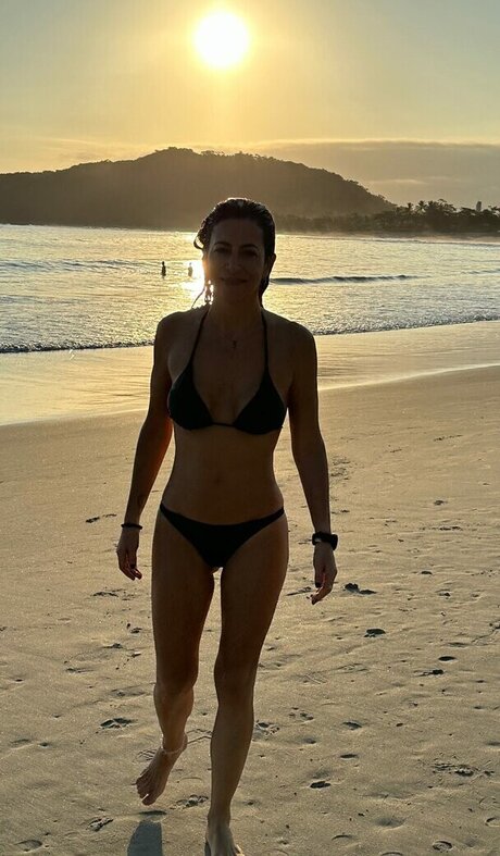 Naakte gelekte OnlyFans-foto van Marina Person