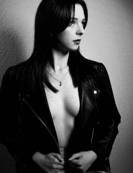 Naakte gelekte OnlyFans-foto van Hnnhofficial