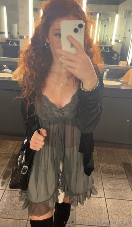 Naakte gelekte OnlyFans-foto van Livia Paige