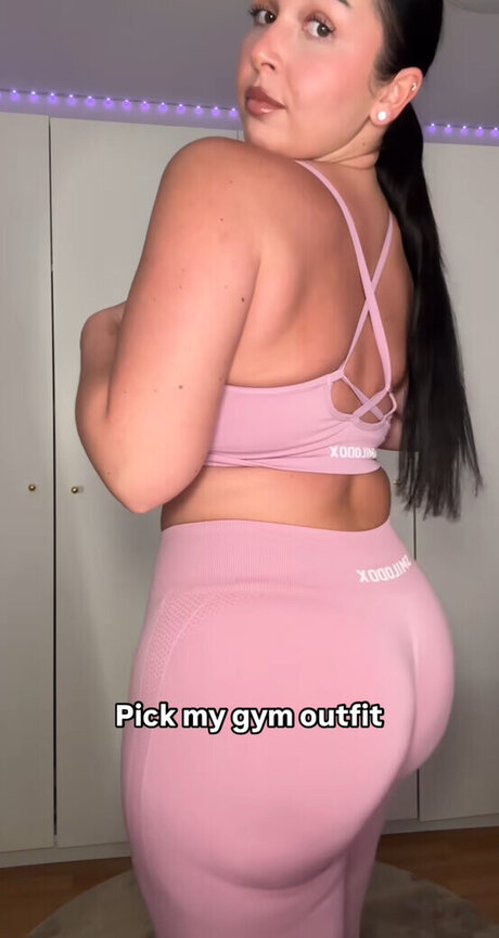 Naakte gelekte OnlyFans-foto van Jaseminra