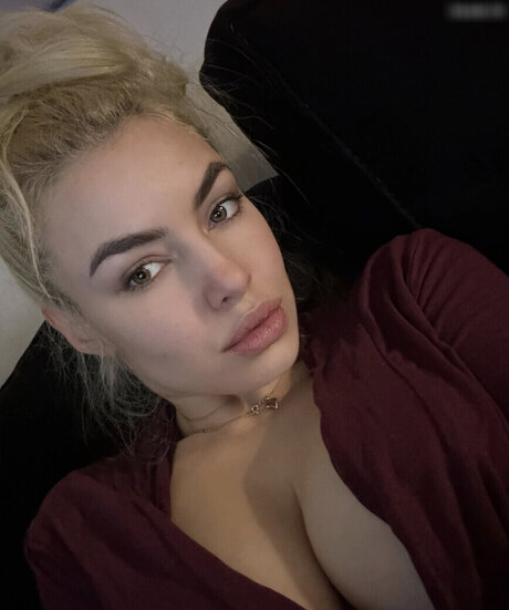 Naakte gelekte OnlyFans-foto van Nadine Kierspel