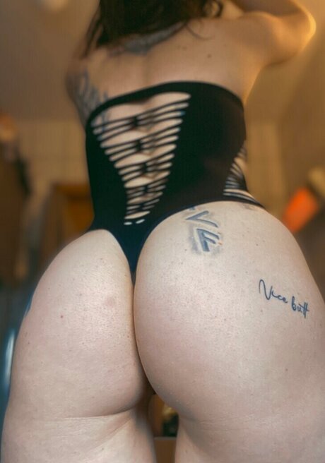 Naakte gelekte OnlyFans-foto van Anne Peisker