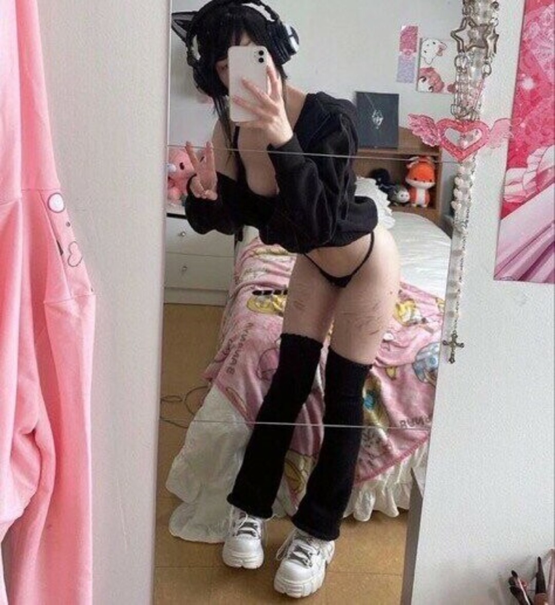 Naakte gelekte OnlyFans-foto van Moeponz #5 Naakte gelekte OnlyFans-foto van Moeponz #5