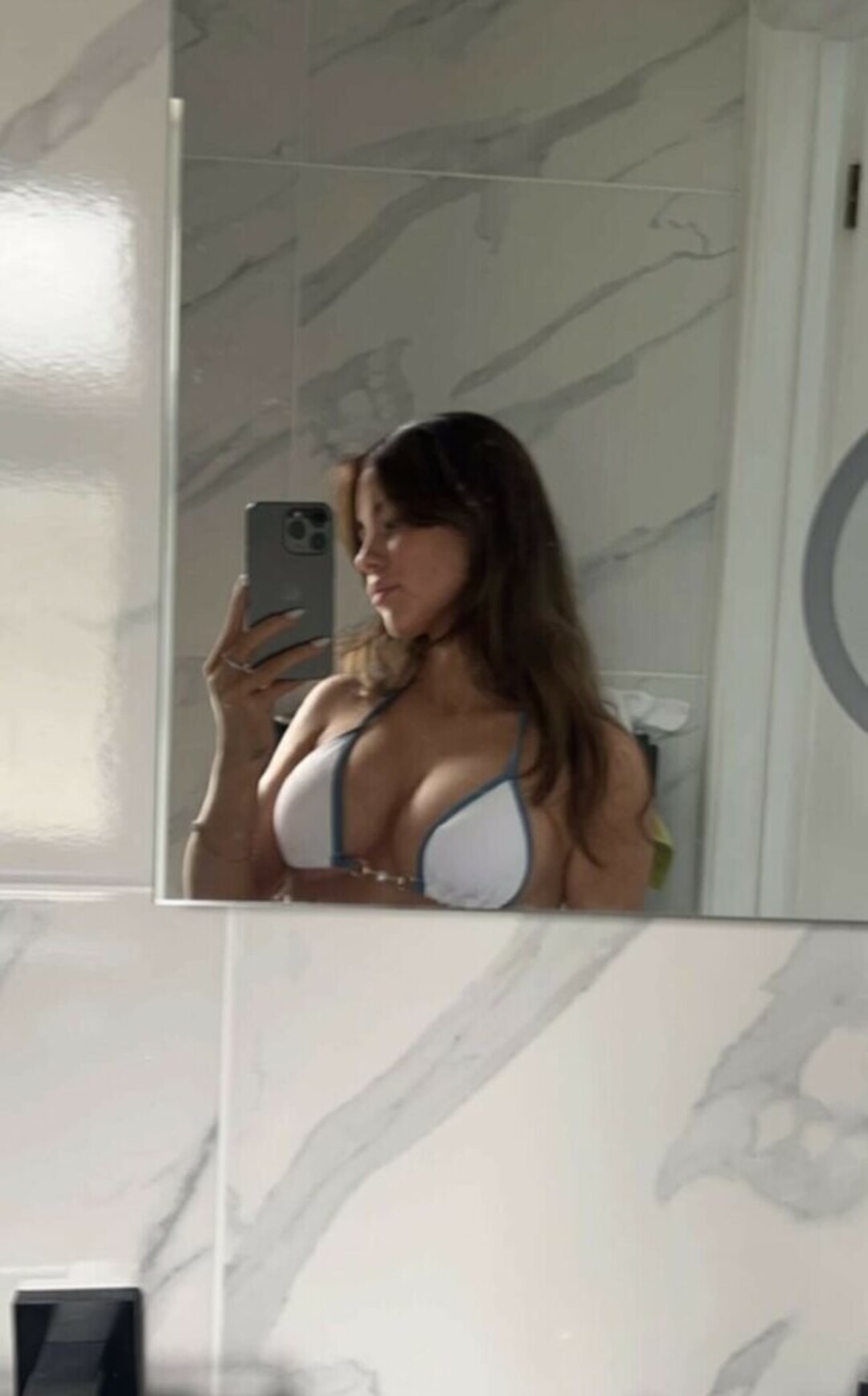 Naakte gelekte OnlyFans-foto van Clarissa Bea #96 Naakte gelekte OnlyFans-foto van Clarissa Bea #96