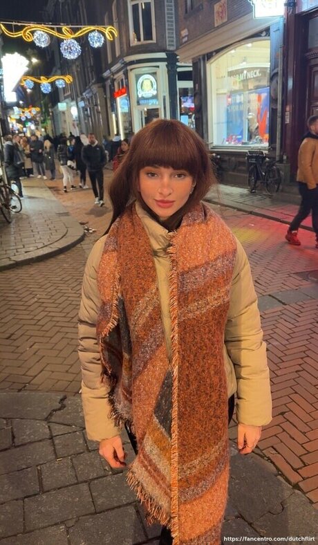 Naakte gelekte OnlyFans-foto van Dutchflirt