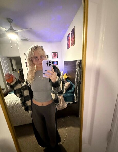 Naakte gelekte OnlyFans-foto van Katycarnegie