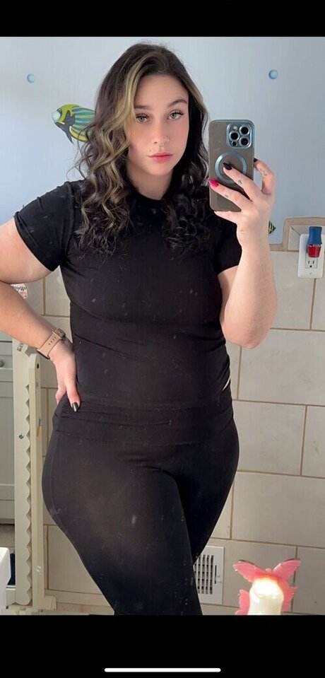 Naakte gelekte OnlyFans-foto van Sweetsami828