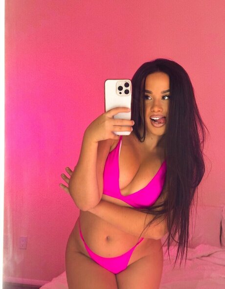 Naakte gelekte OnlyFans-foto van La Elvira