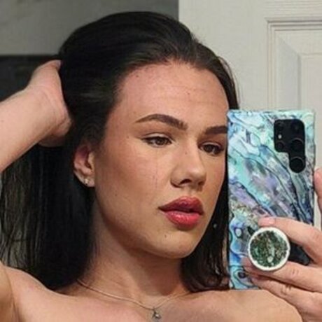 Naakte gelekte OnlyFans-foto van Theraptorprime