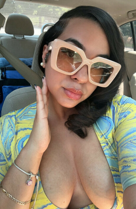 Naakte gelekte OnlyFans-foto van Msbeatdaegg