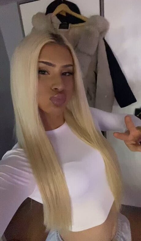 Naakte gelekte OnlyFans-foto van Barbie Lessa