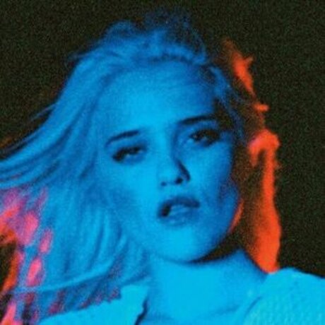 Naakte gelekte OnlyFans-foto van Sky Ferreira