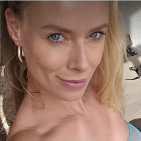 Naakte gelekte OnlyFans-foto van Nina Thomas