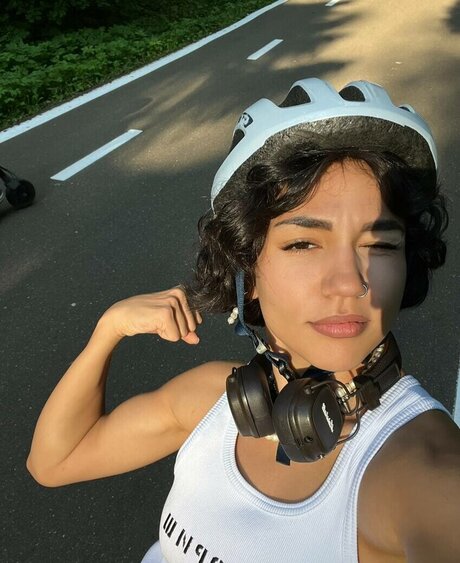 Naakte gelekte OnlyFans-foto van Yashankulova