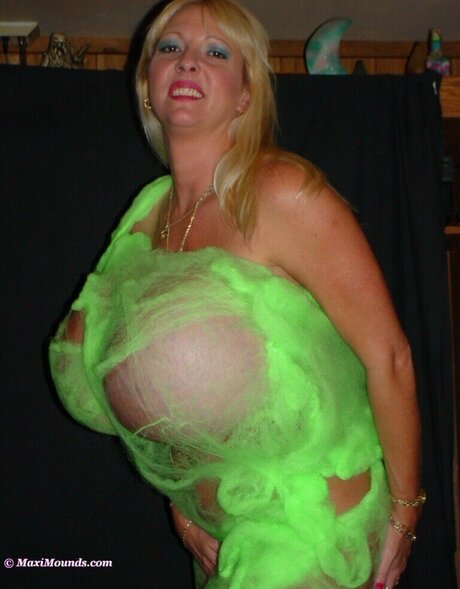 Maxi Mounds