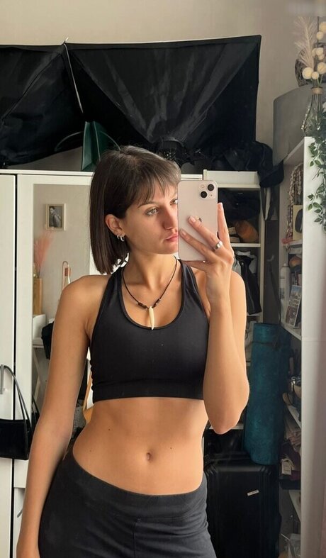 Naakte gelekte OnlyFans-foto van Sihambsl