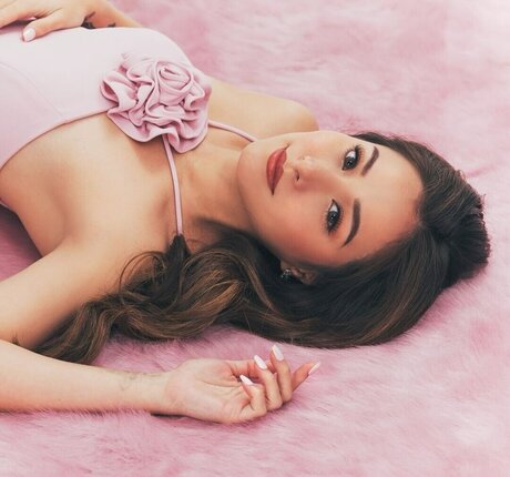 Naakte gelekte OnlyFans-foto van Cristine Reyes