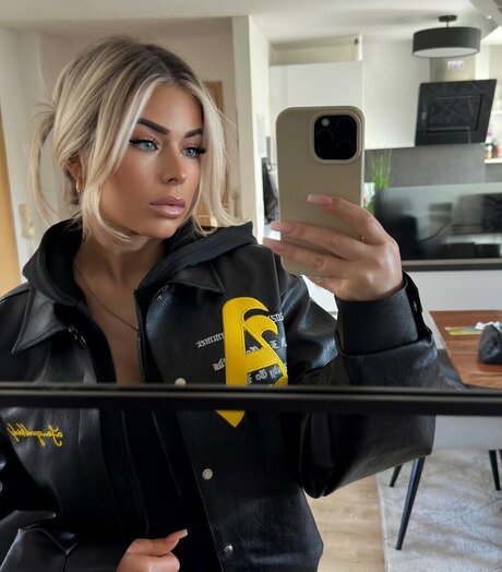 Naakte gelekte OnlyFans-foto van Sophiaallin