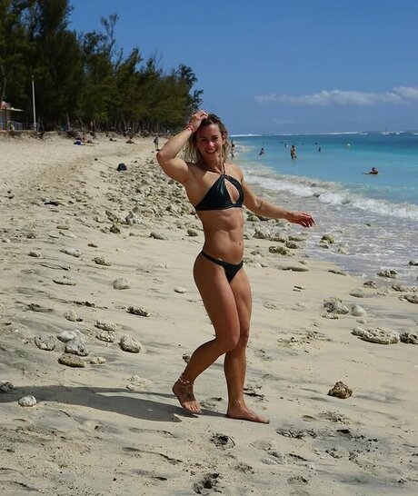 Naakte gelekte OnlyFans-foto van Louise Czurka